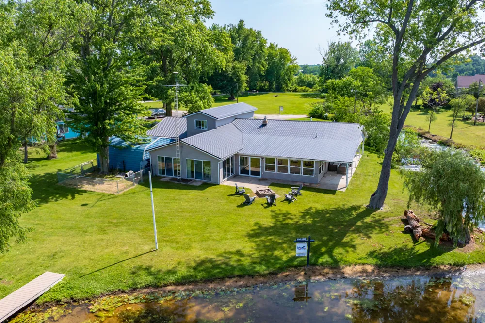 48930 68th Street Hartford, MI 49057