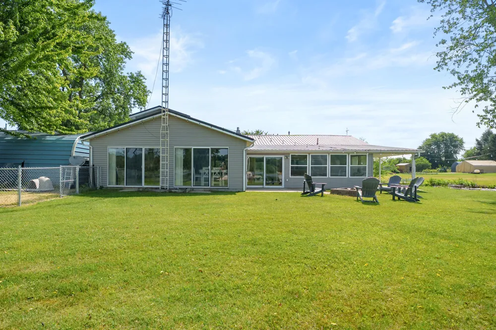 48930 68th Street Hartford, MI 49057