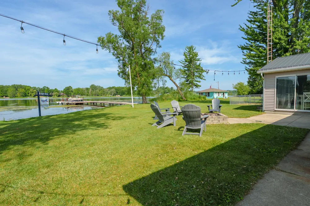 48930 68th Street Hartford, MI 49057