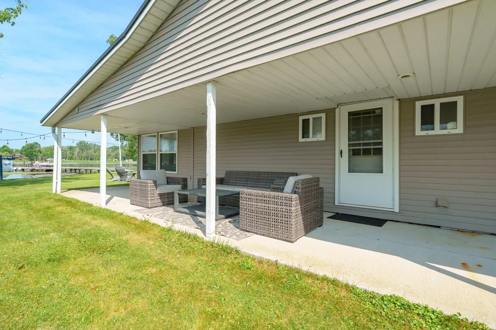 48930 68th Street Hartford, MI 49057