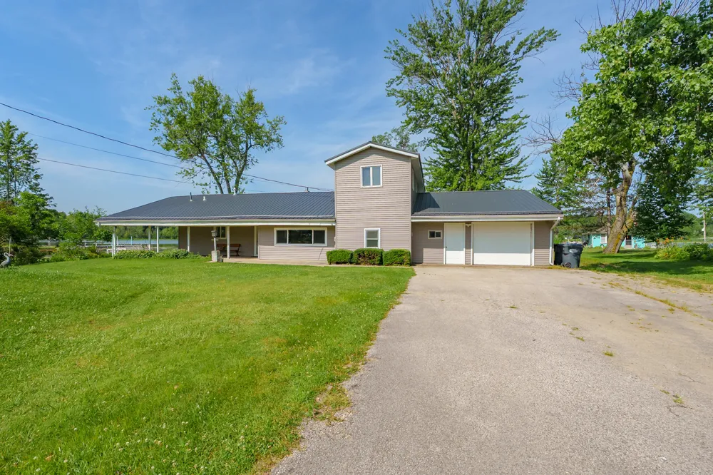 48930 68th Street Hartford, MI 49057