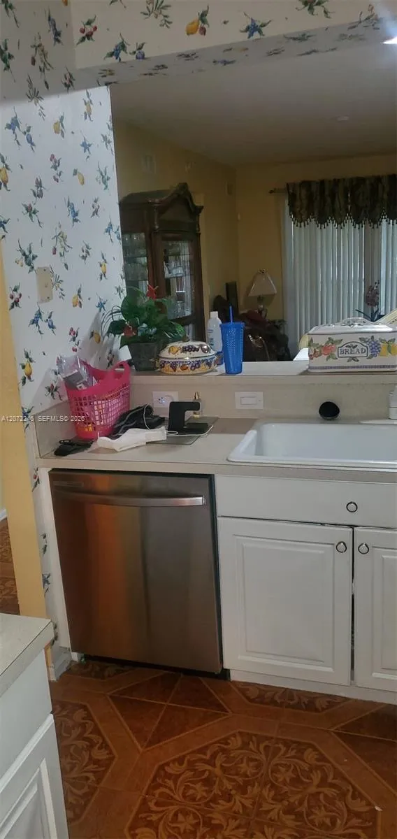 7775 Yardley Dr #211 Tamarac, FL 33321