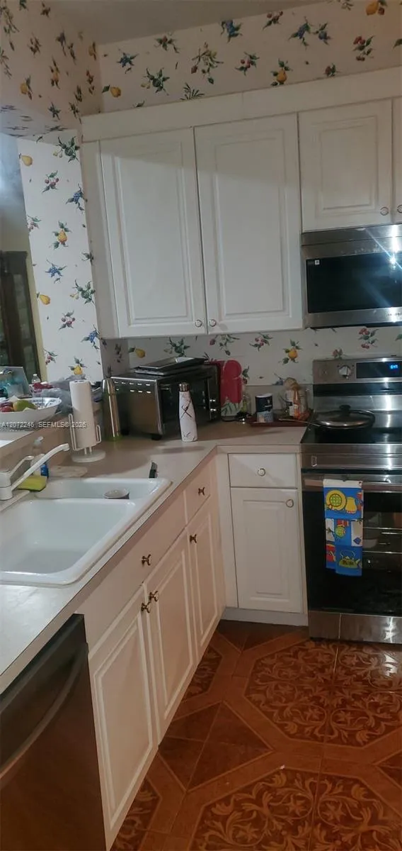 7775 Yardley Dr #211 Tamarac, FL 33321