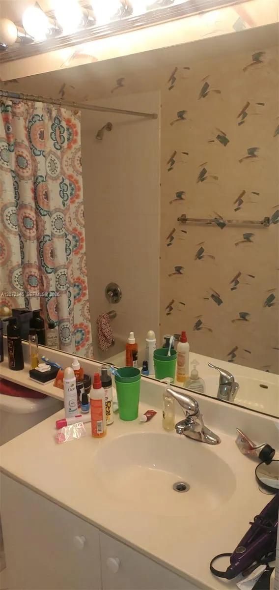 7775 Yardley Dr #211 Tamarac, FL 33321