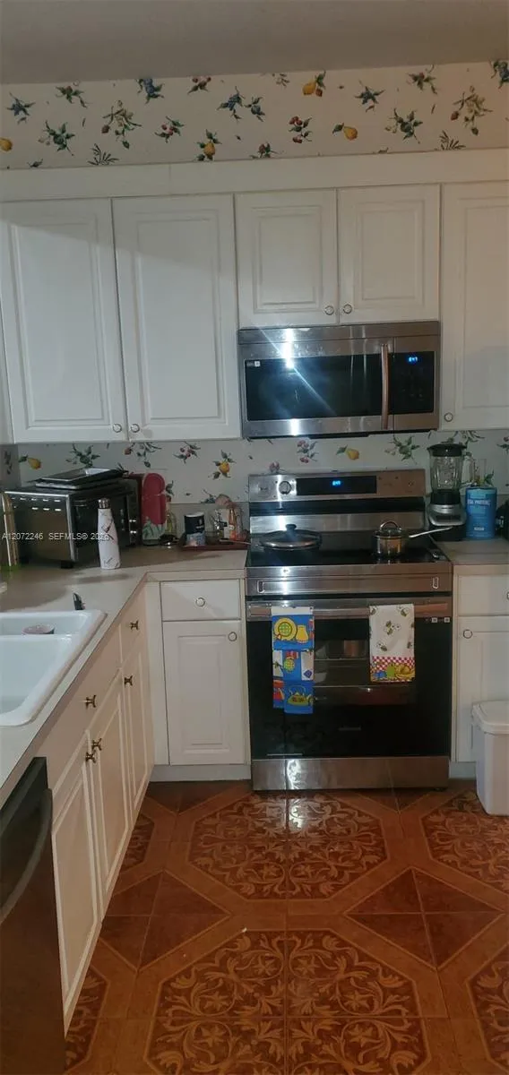 7775 Yardley Dr #211 Tamarac, FL 33321