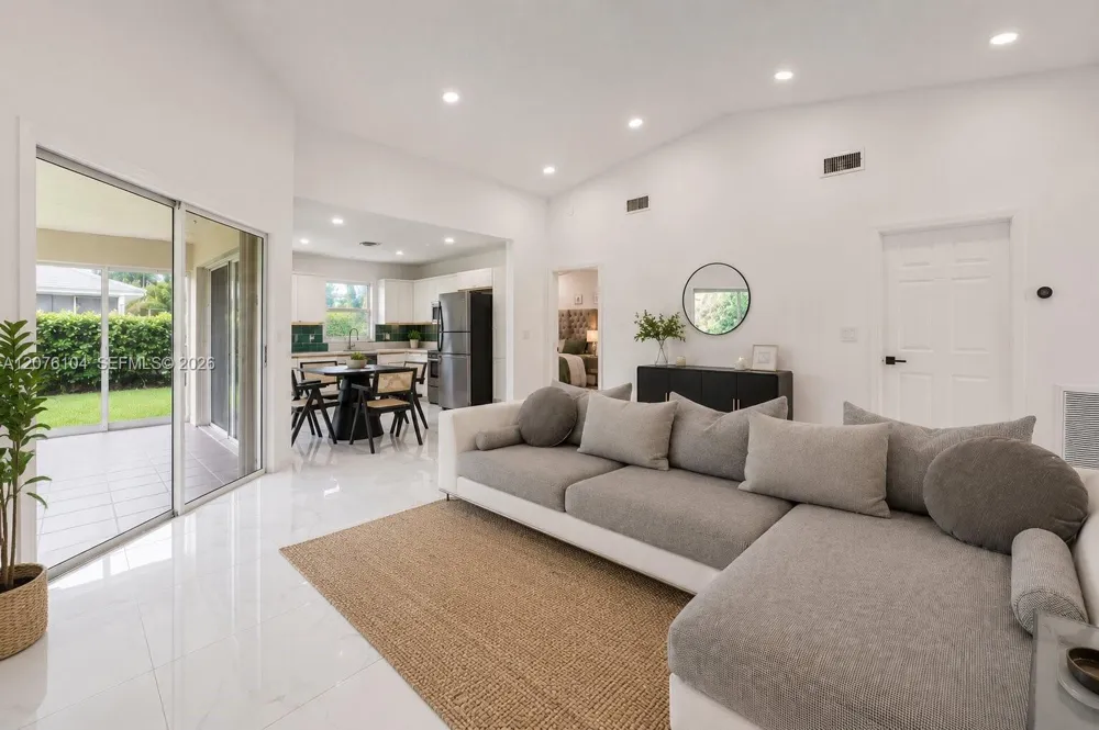 2215 SE 7th Pl Homestead, FL 33033