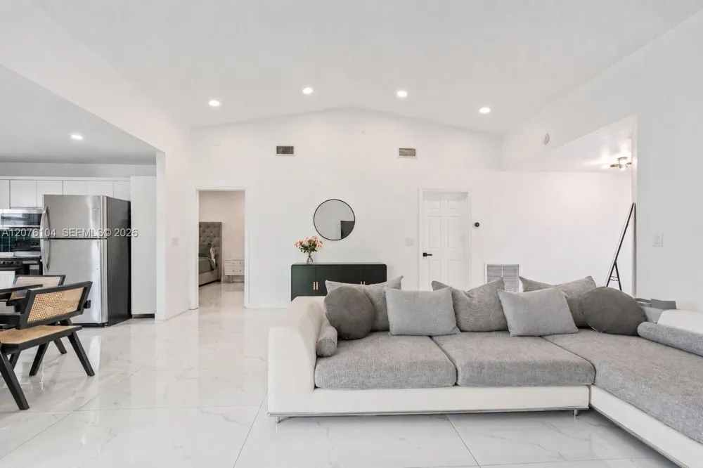 2215 SE 7th Pl Homestead, FL 33033
