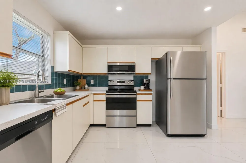 2215 SE 7th Pl Homestead, FL 33033