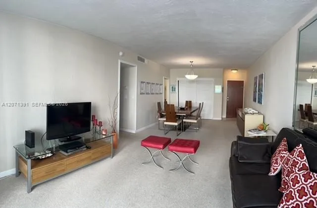 3801 S Ocean Dr #2D Hollywood, FL 33019