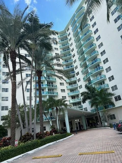 3801 S Ocean Dr #2D Hollywood, FL 33019