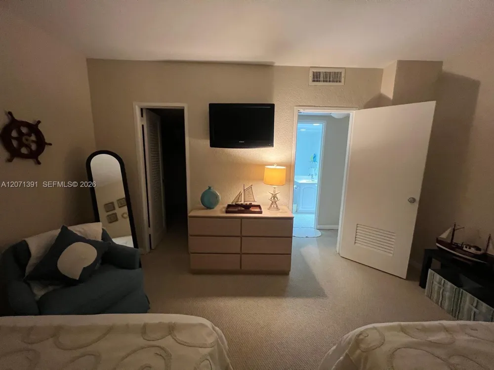 3801 S Ocean Dr #2D Hollywood, FL 33019