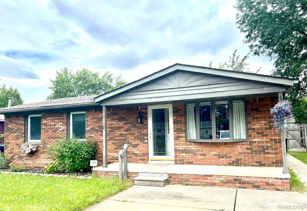 37197 Jefferson Avenue Harrison Charter Township, MI 48045