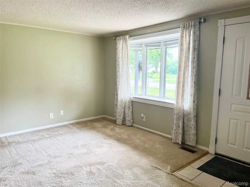 37197 Jefferson Avenue Harrison Charter Township, MI 48045