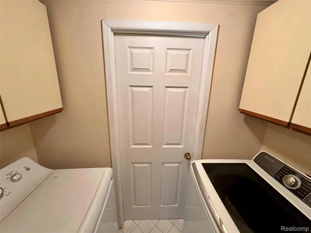 37197 Jefferson Avenue Harrison Charter Township, MI 48045