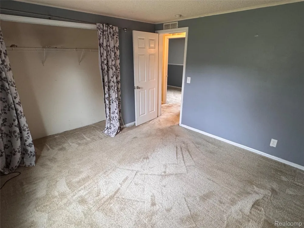 37197 Jefferson Avenue Harrison Charter Township, MI 48045