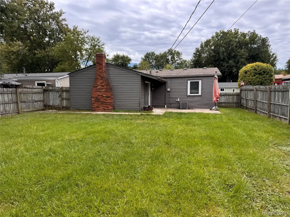 37197 Jefferson Avenue Harrison Charter Township, MI 48045