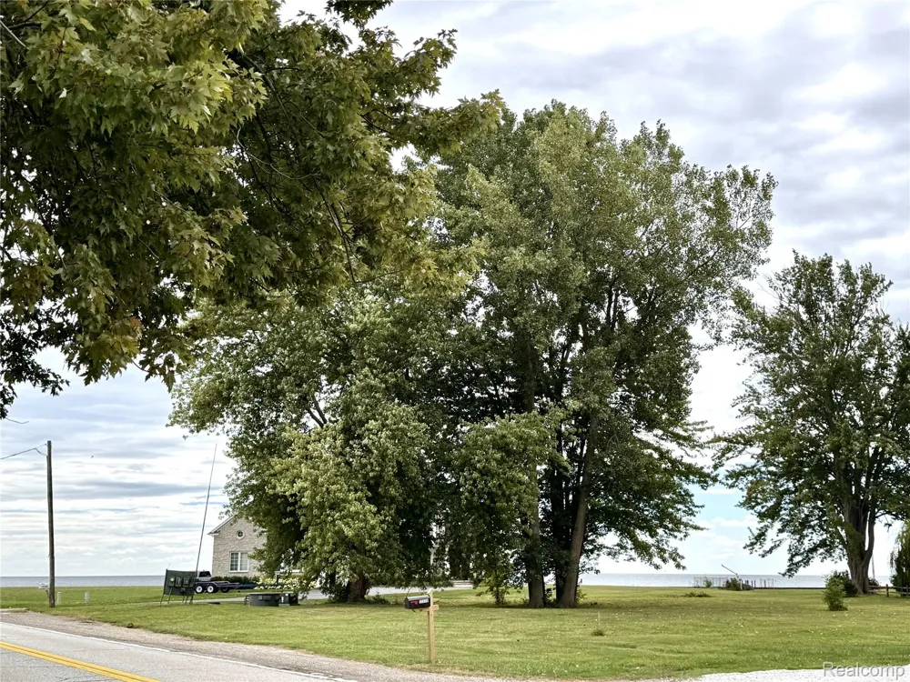 37197 Jefferson Avenue Harrison Charter Township, MI 48045