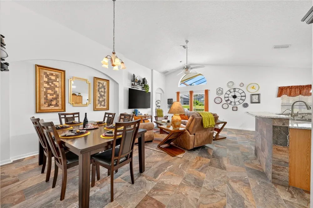 358 LANCASTER DR Davenport, FL 33897