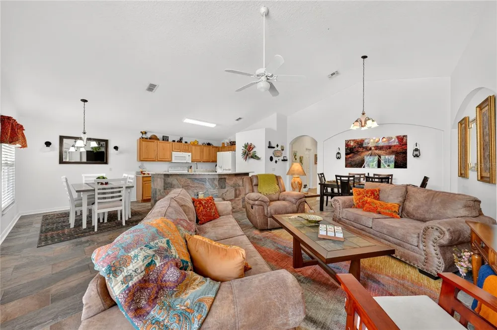 358 LANCASTER DR Davenport, FL 33897