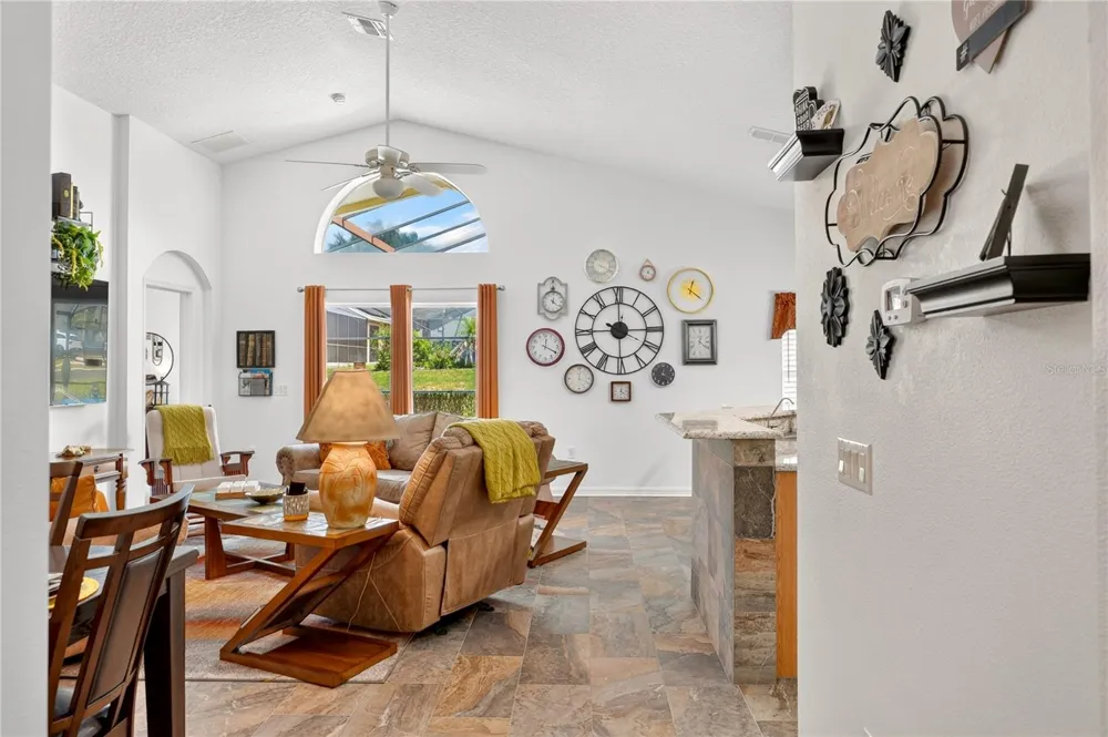 358 LANCASTER DR Davenport, FL 33897