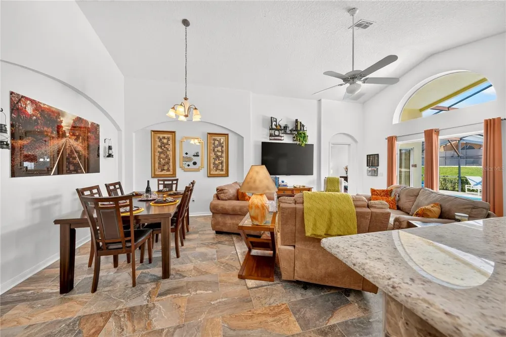 358 LANCASTER DR Davenport, FL 33897