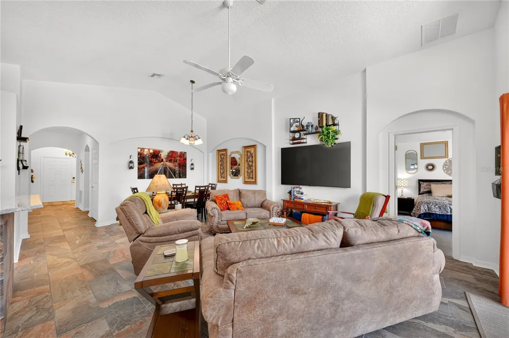 358 LANCASTER DR Davenport, FL 33897