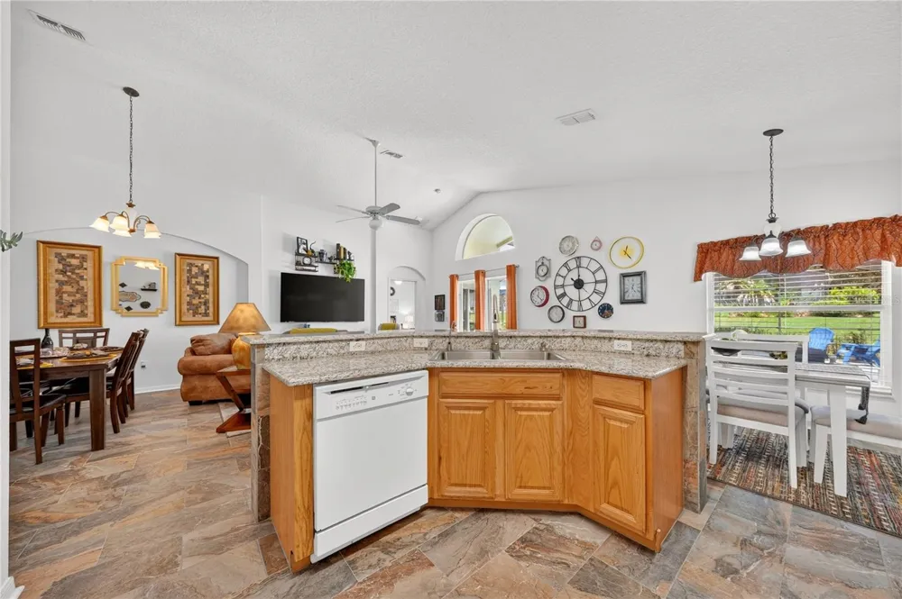 358 LANCASTER DR Davenport, FL 33897
