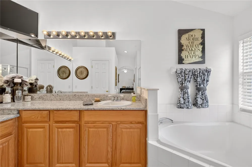 358 LANCASTER DR Davenport, FL 33897