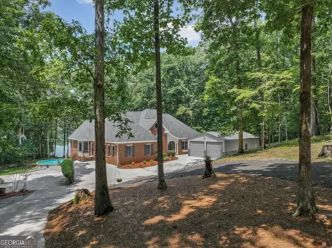 75 Waters Edge LN
