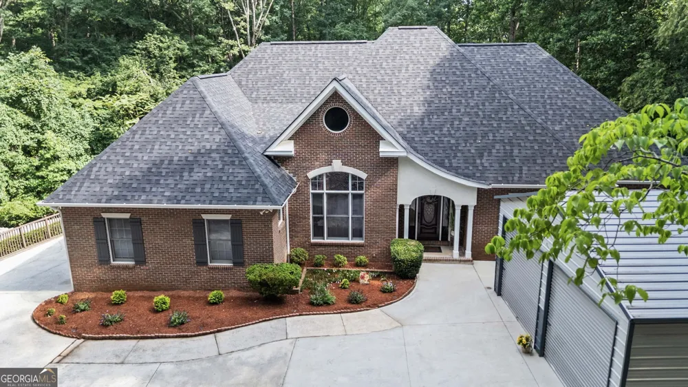 75 Waters Edge LN Newnan, GA 30263