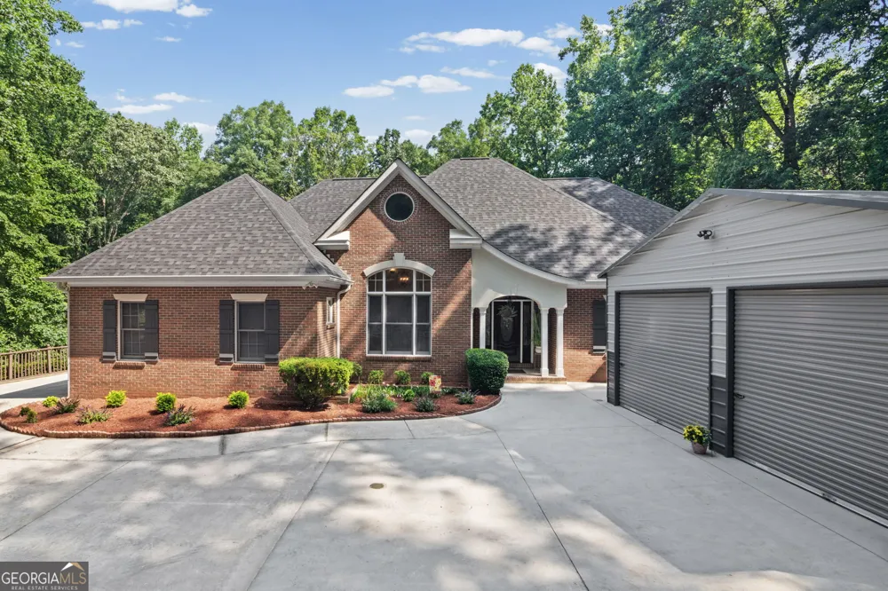 75 Waters Edge LN Newnan, GA 30263