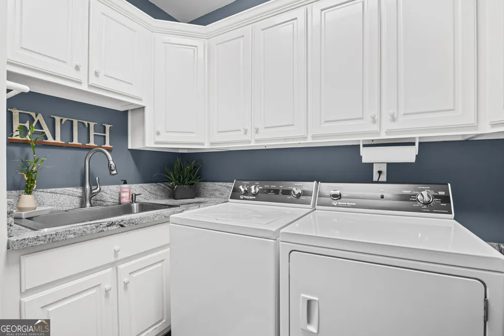75 Waters Edge LN Newnan, GA 30263
