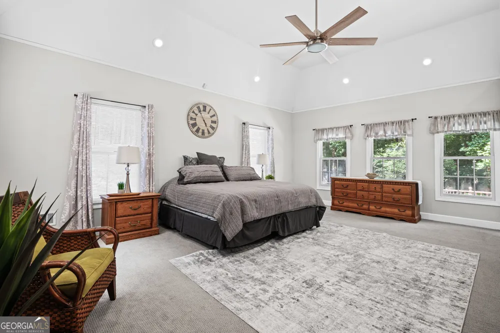 75 Waters Edge LN Newnan, GA 30263