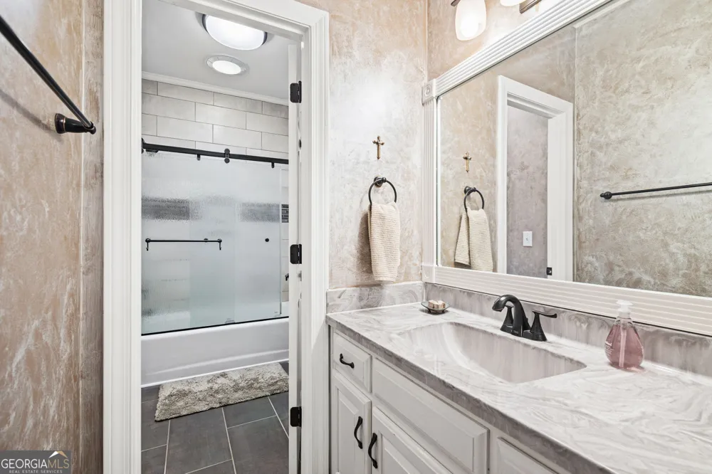 75 Waters Edge LN Newnan, GA 30263