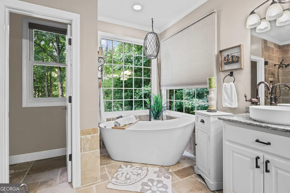 75 Waters Edge LN Newnan, GA 30263