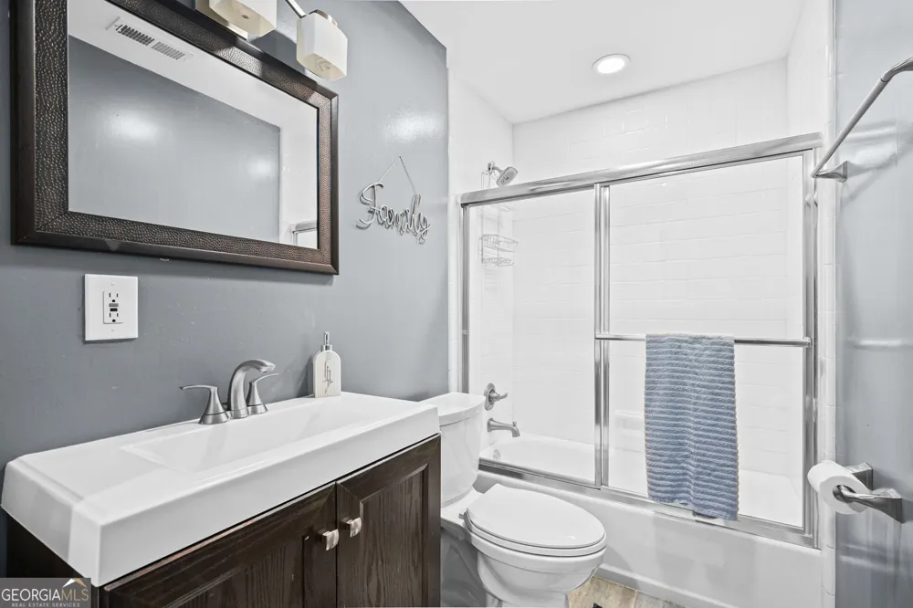 75 Waters Edge LN Newnan, GA 30263