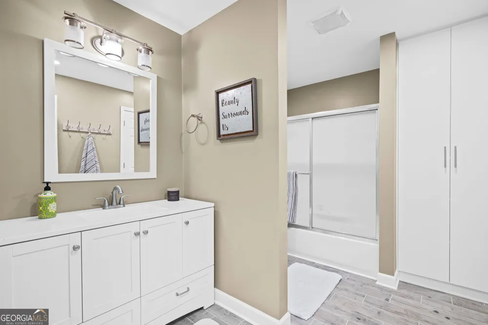 75 Waters Edge LN Newnan, GA 30263