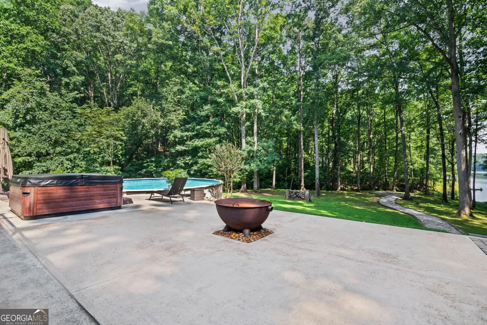 75 Waters Edge LN Newnan, GA 30263