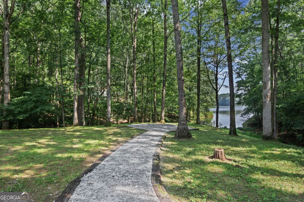 75 Waters Edge LN Newnan, GA 30263