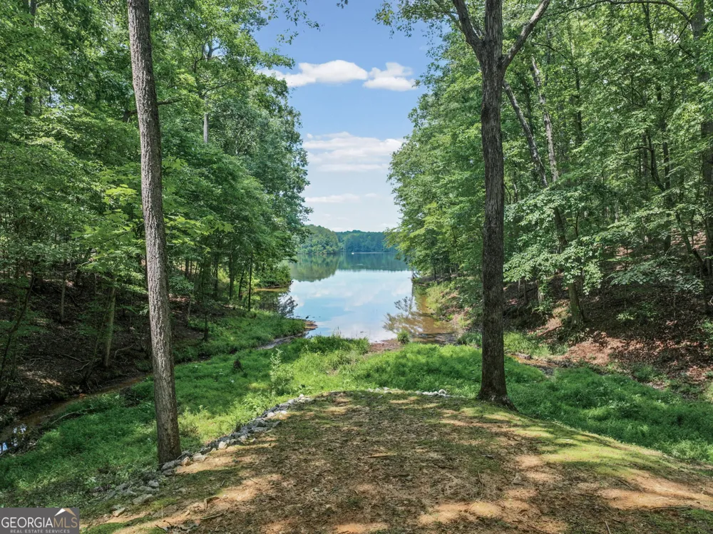 75 Waters Edge LN Newnan, GA 30263