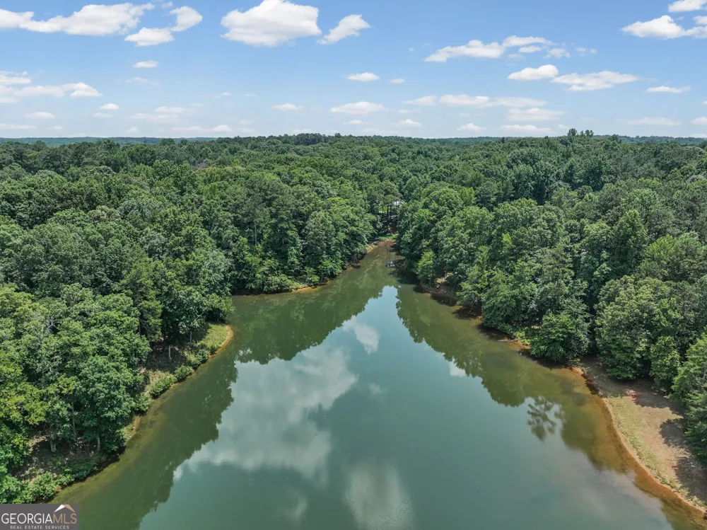 75 Waters Edge LN Newnan, GA 30263