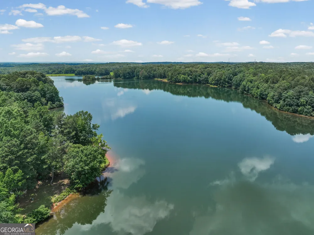 75 Waters Edge LN Newnan, GA 30263