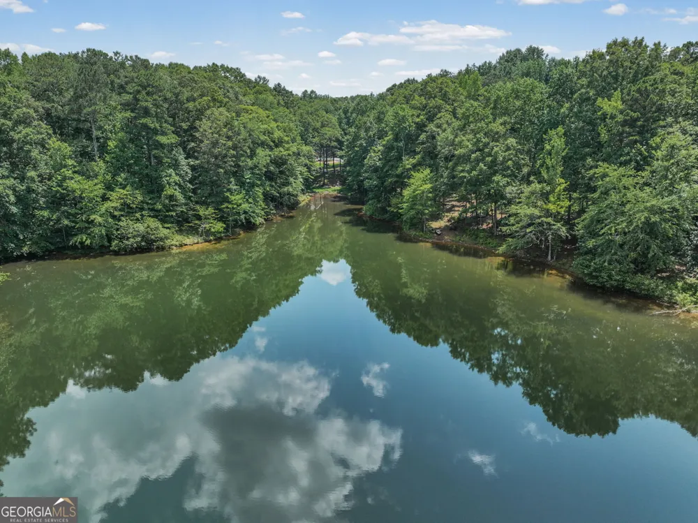 75 Waters Edge LN Newnan, GA 30263