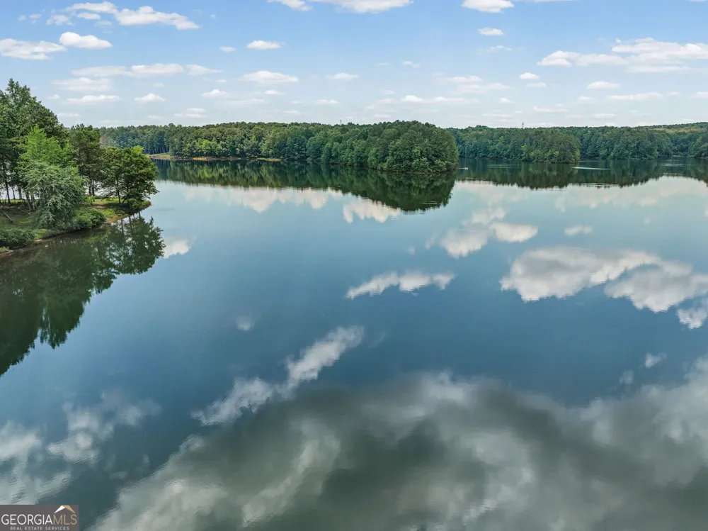 75 Waters Edge LN Newnan, GA 30263