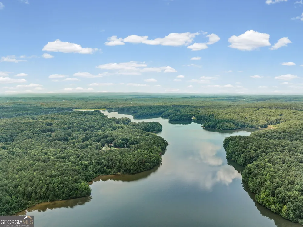 75 Waters Edge LN Newnan, GA 30263