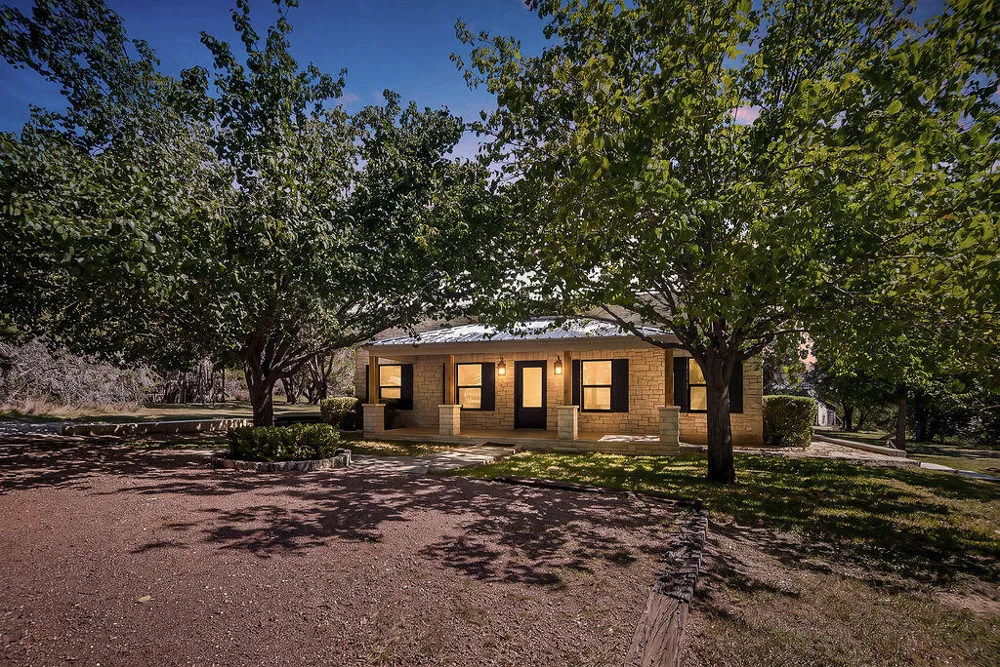 146 Hillside Drive Fredericksburg, TX 78624