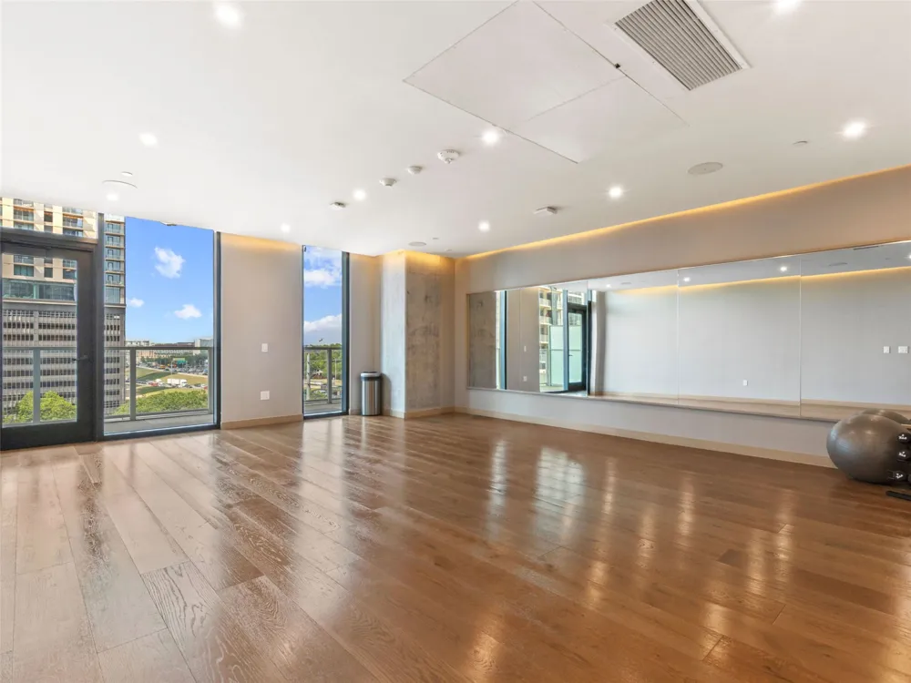 48 East Avenue #2011 Austin, TX 78701