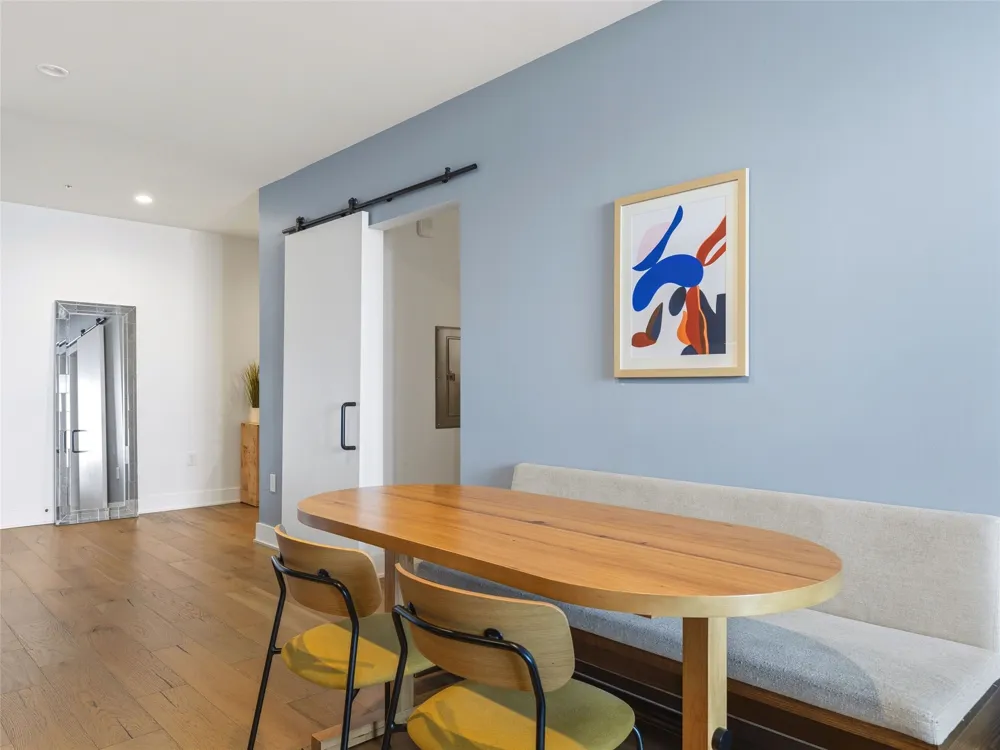 48 East Avenue #2011 Austin, TX 78701