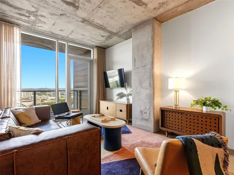 48 East Avenue #2011
