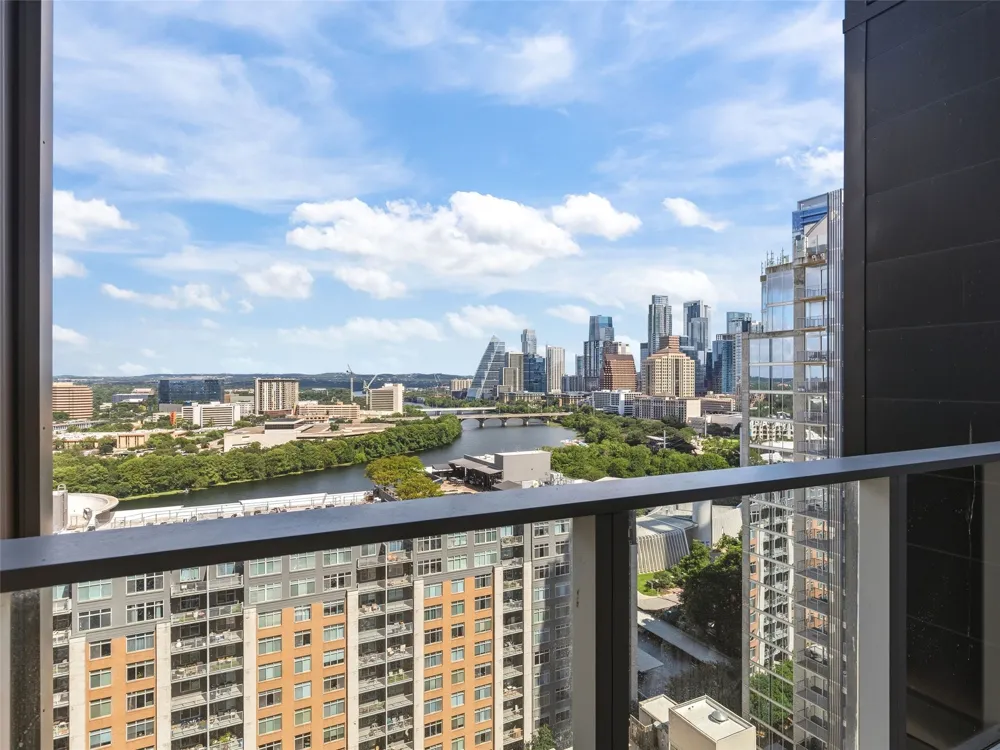 48 East Avenue #2011 Austin, TX 78701